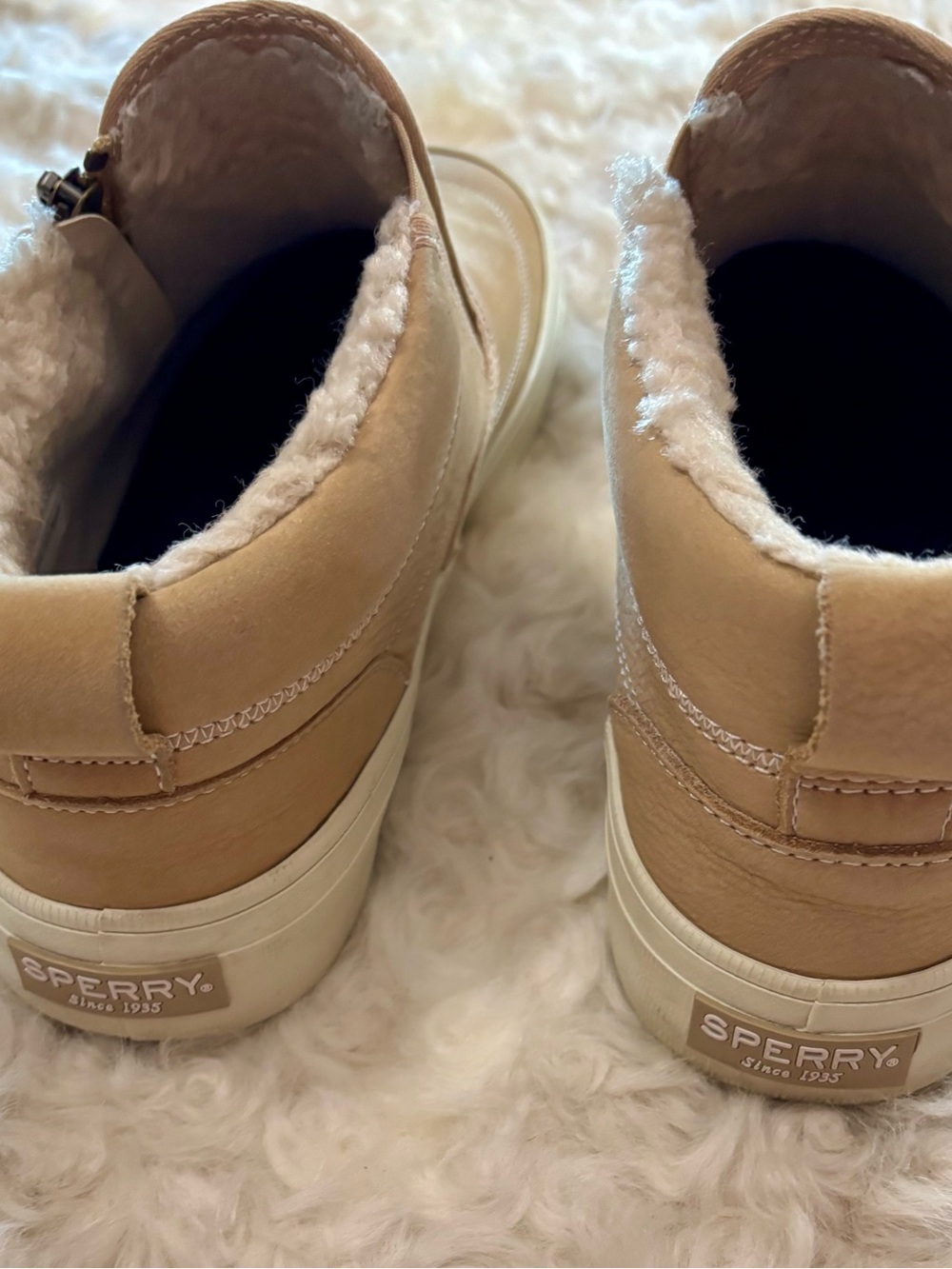 Sperry Women’s Crest Lug Tan sneaker Sherpa lined - Picture 4 of 8